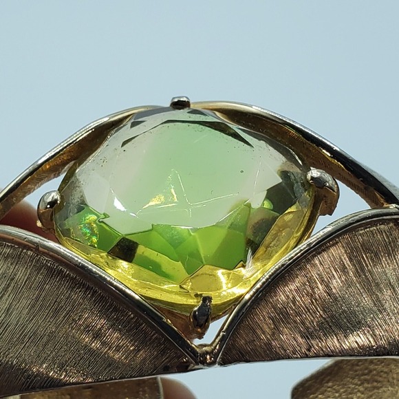 Avon Cuff Bracelet Green Plastic Stone Brushed Gold Tone Fashion Jewelry - Picture 7 of 10